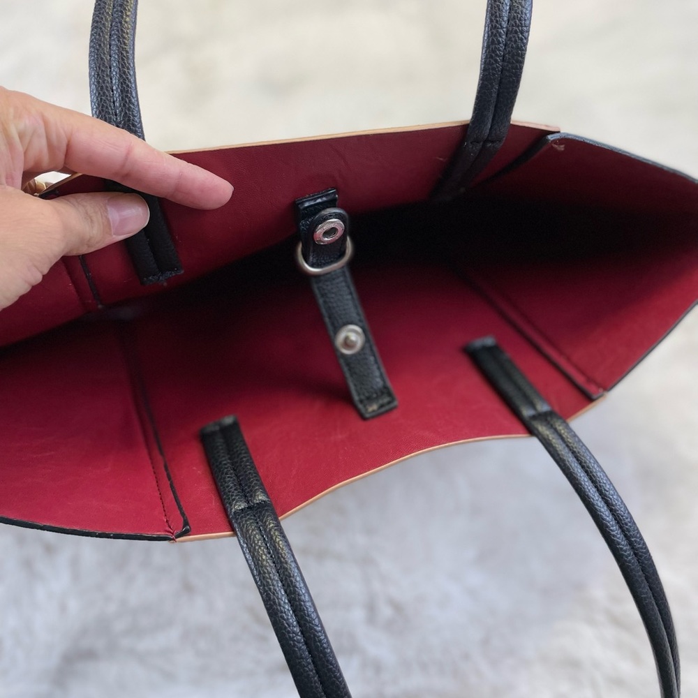 synthetic leather purse. Large space inside. Very comfortable.